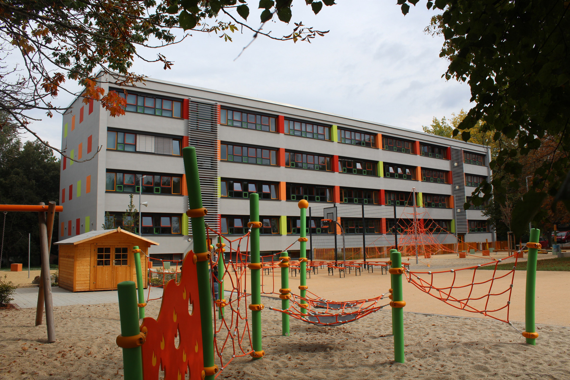 Hofbereich mit Spielanlagen